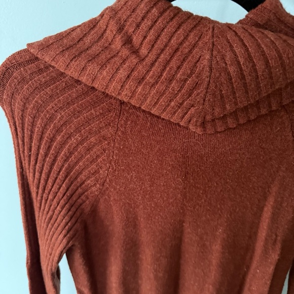 Time And Tru Cowel Neck Tunic Cozy Rust Sweater Size Medium - Picture 6 of 7